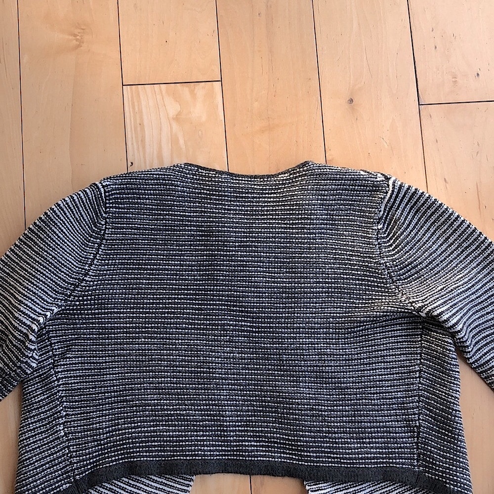 Express Long Sleeve Hi/Low Crop Shrug Sweater In Gray/ White Size Small - Picture 5 of 8